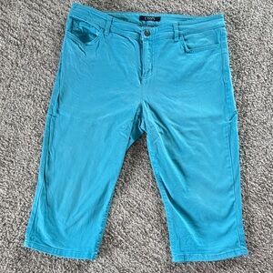Chaps Turquoise Capri Pants